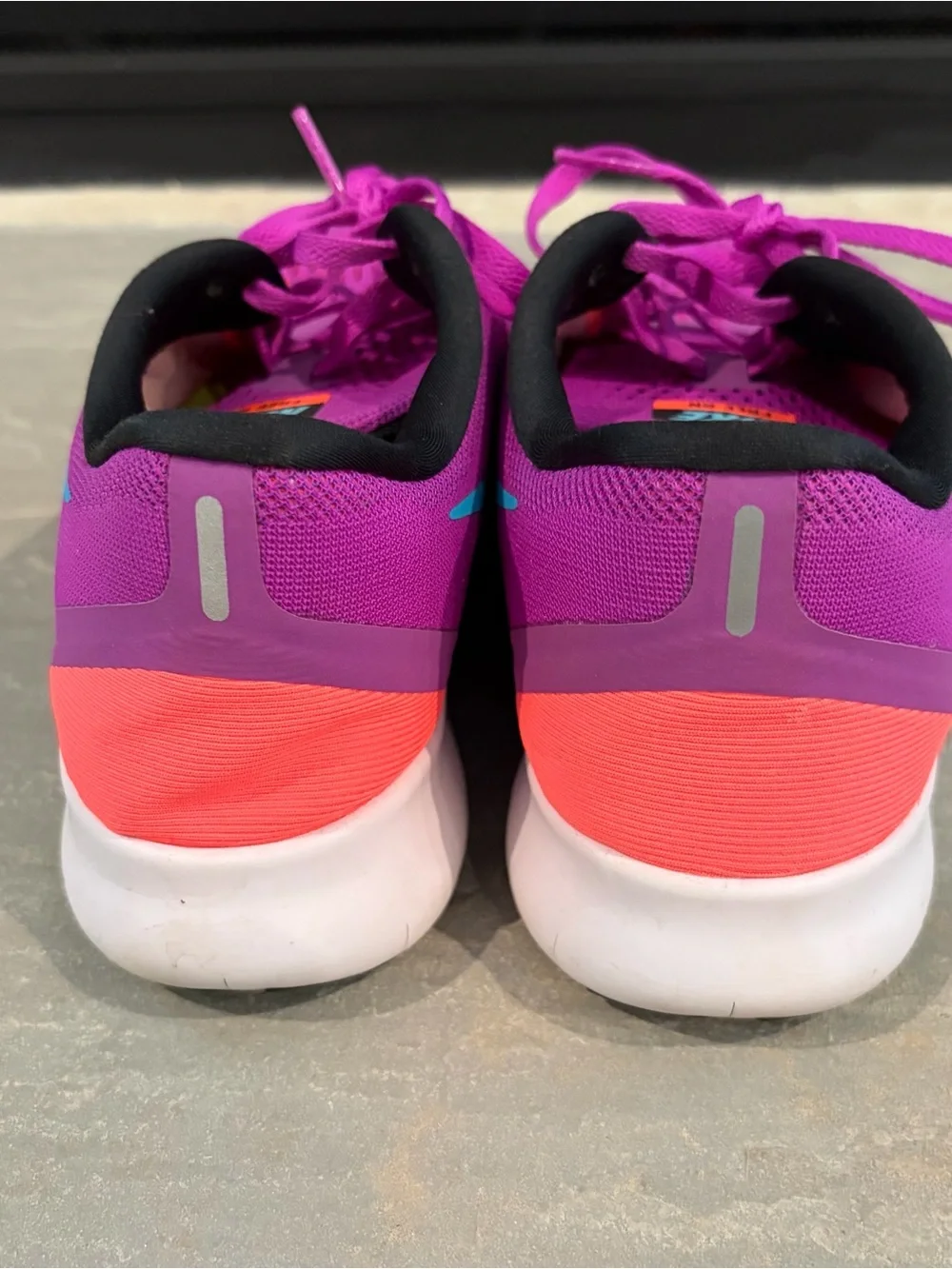 Nike Women's Free RN Sneakers Size 8 - Picture 4 of 7